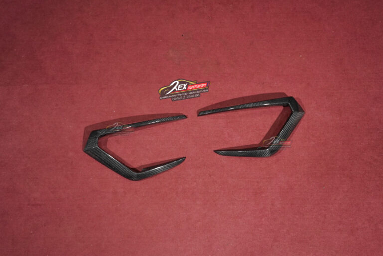 Lamborghini Urus Rear Bumper Canard TOP Dry Carbon